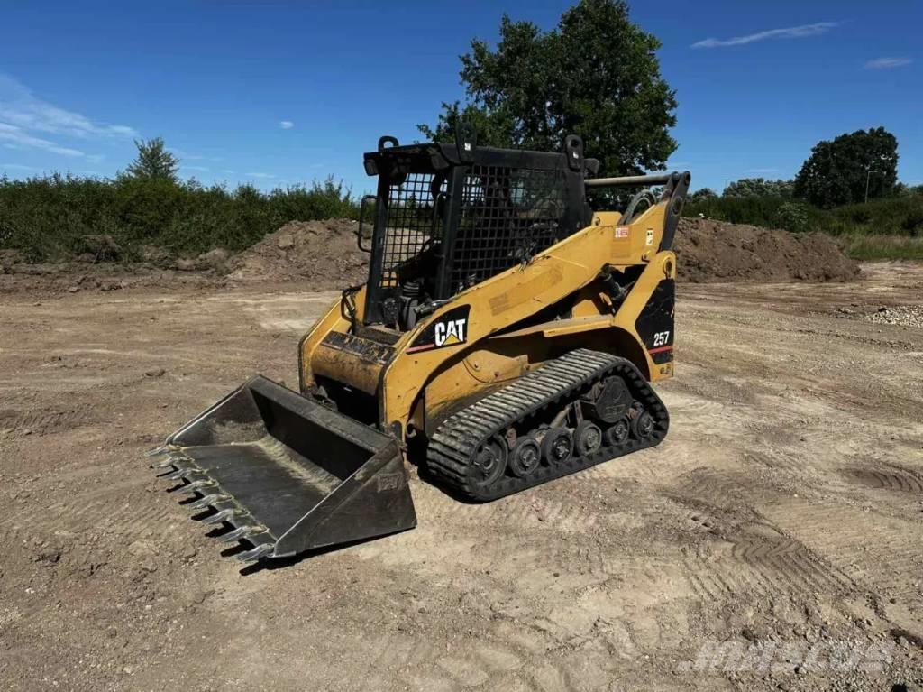 CAT 257 Crawler loaders