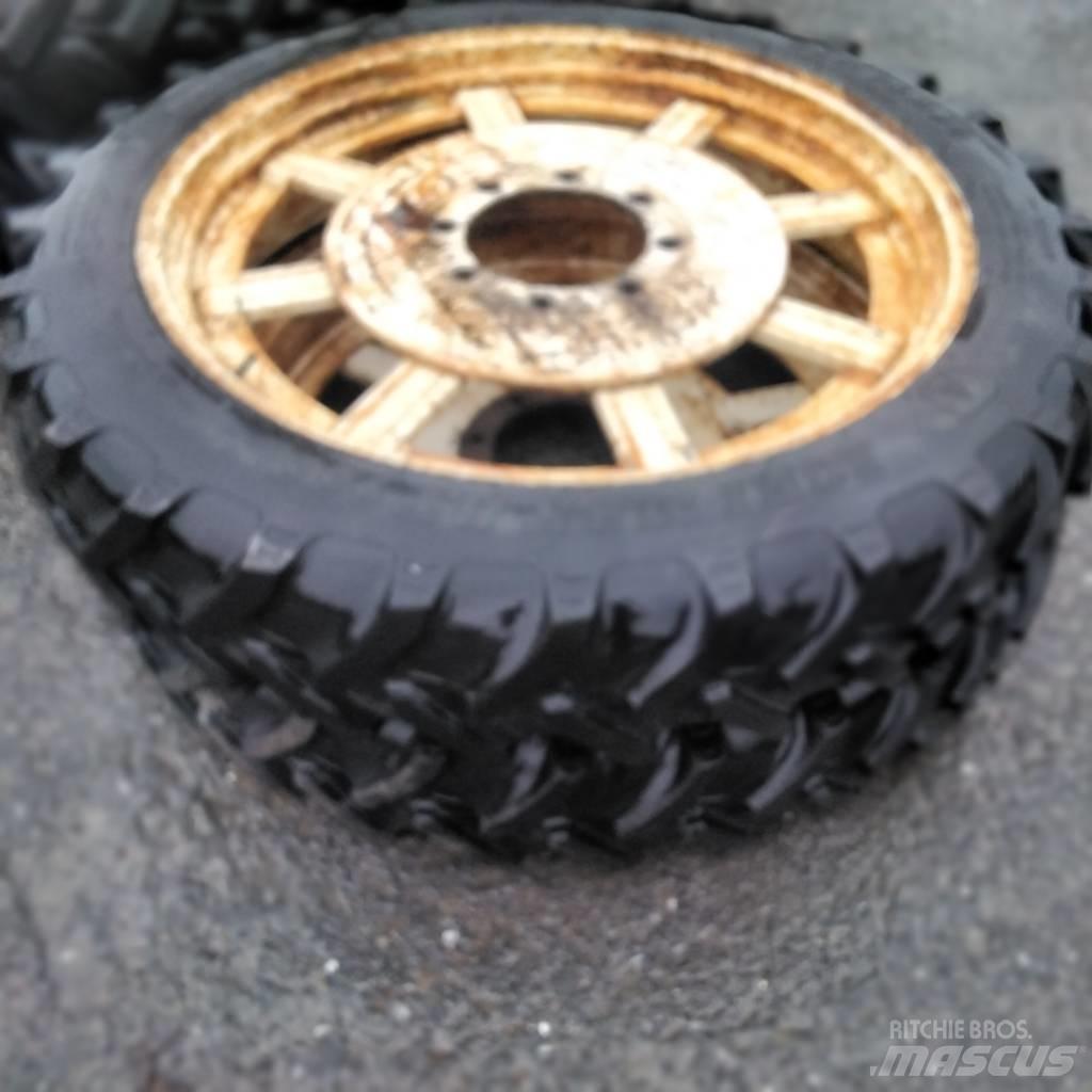 BKT 9.5R36 Tyres, wheels and rims