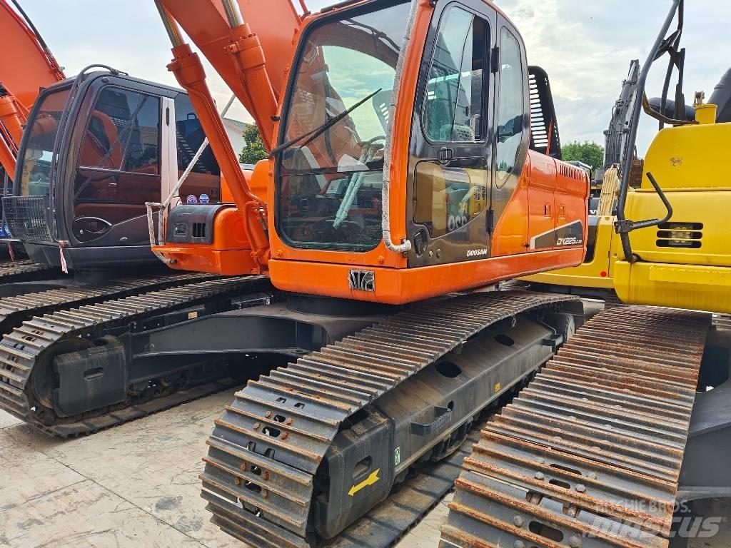 Doosan DX 225 LC Crawler excavators