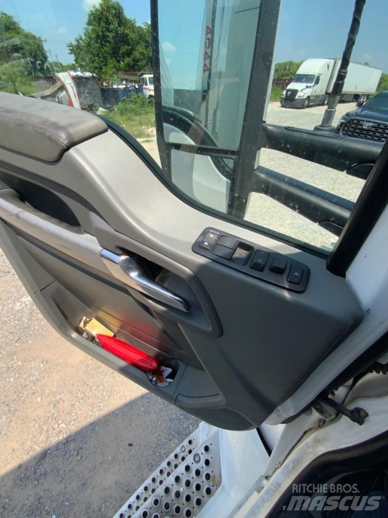 Kenworth T 680 Tractor Units