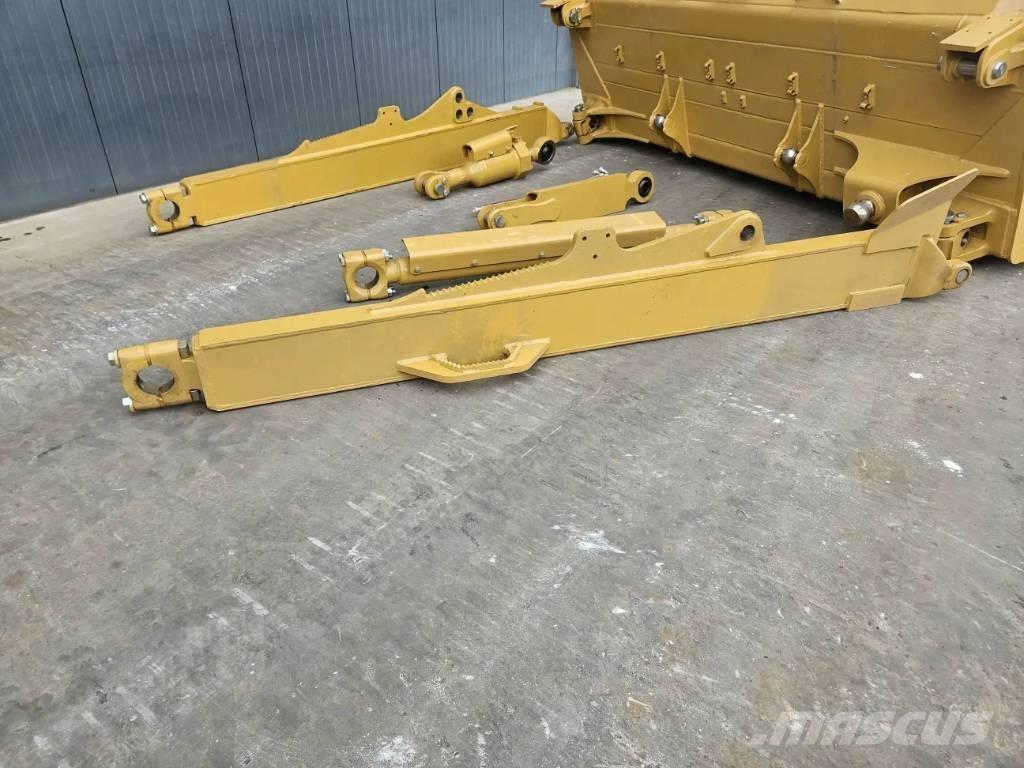CAT D8R Blades