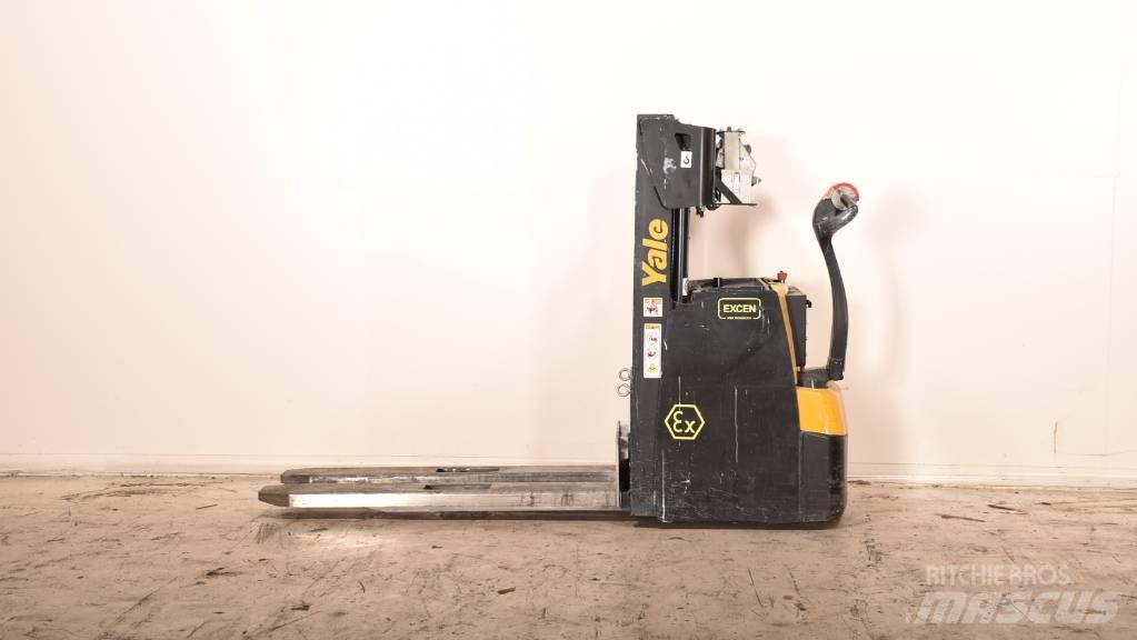 Yale MS20 Pedestrian stacker