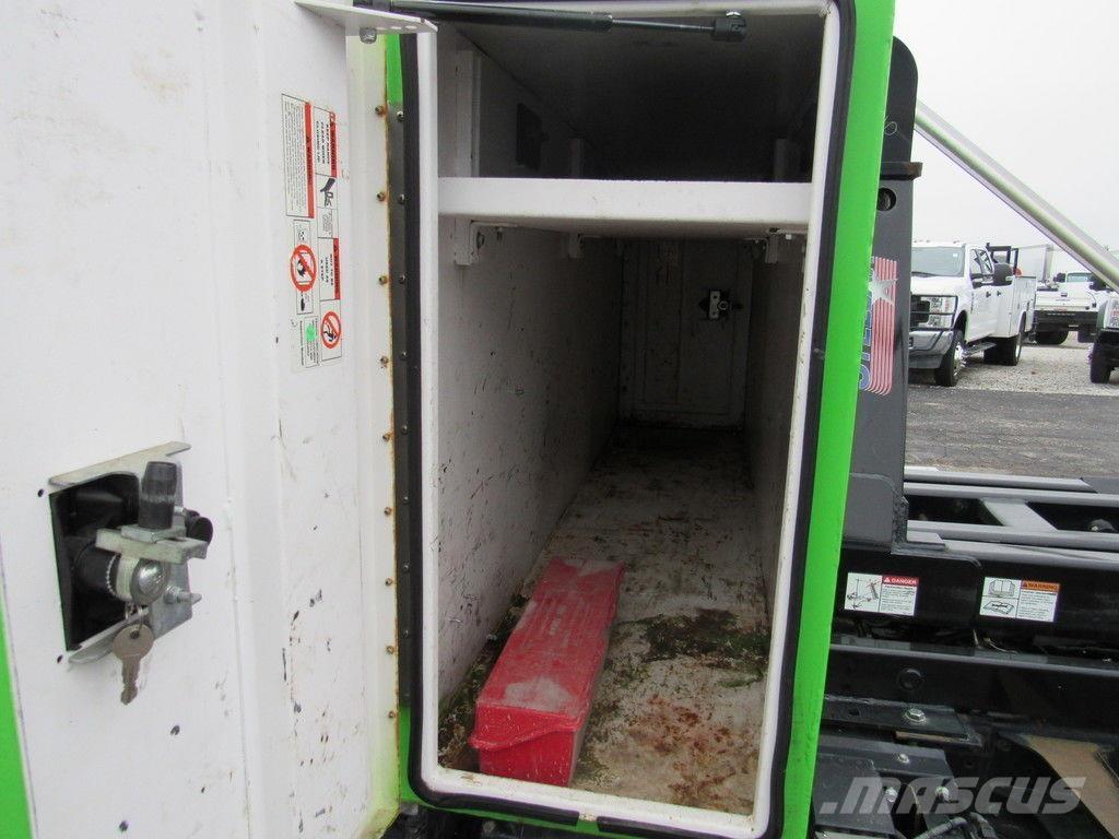 Hino 195 Tipper trucks