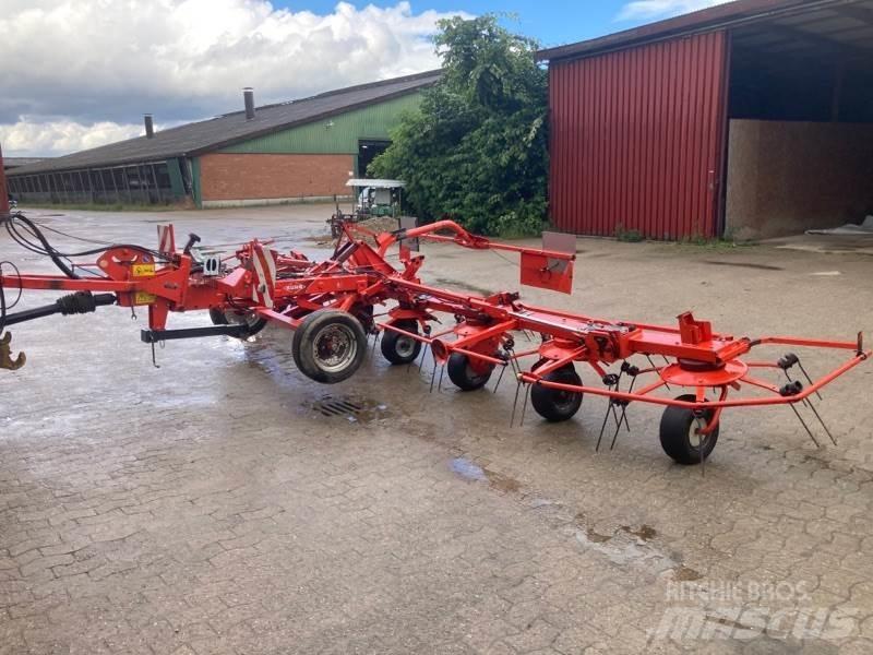 Kuhn GF8702T Rakes and tedders