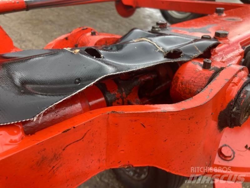 Kuhn GF8702T Rakes and tedders