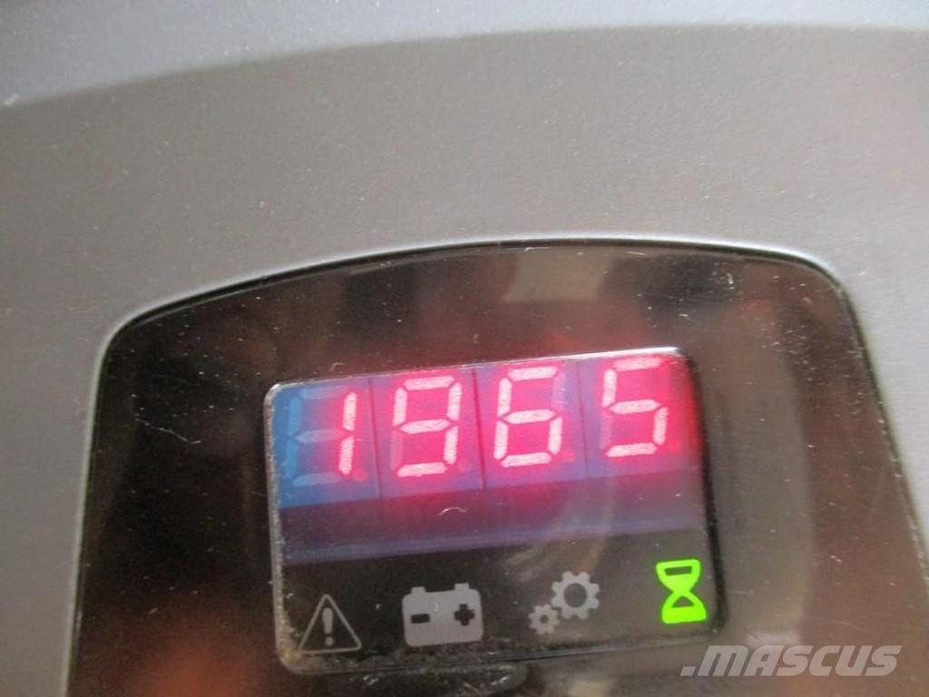 Toyota LPE200 Low lifter with platform