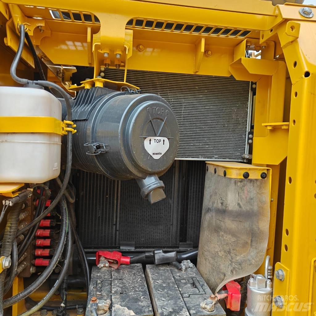 Komatsu 130-7 Crawler excavators