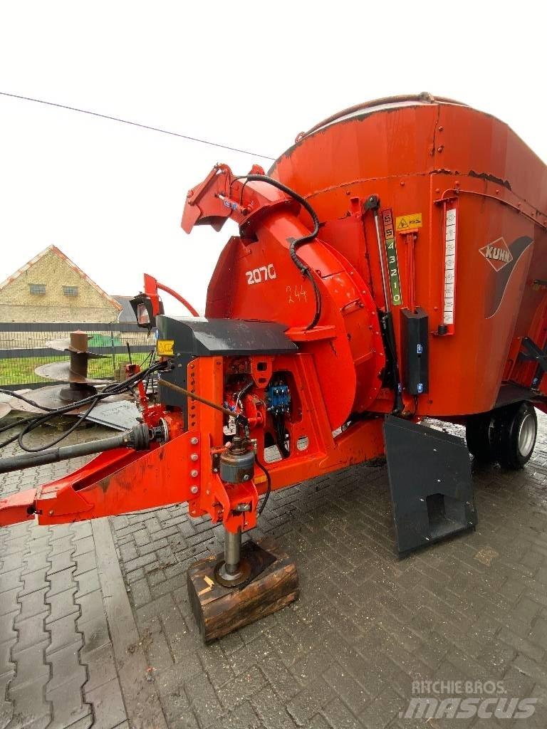 Kuhn Typ 2070 Mixer feeders
