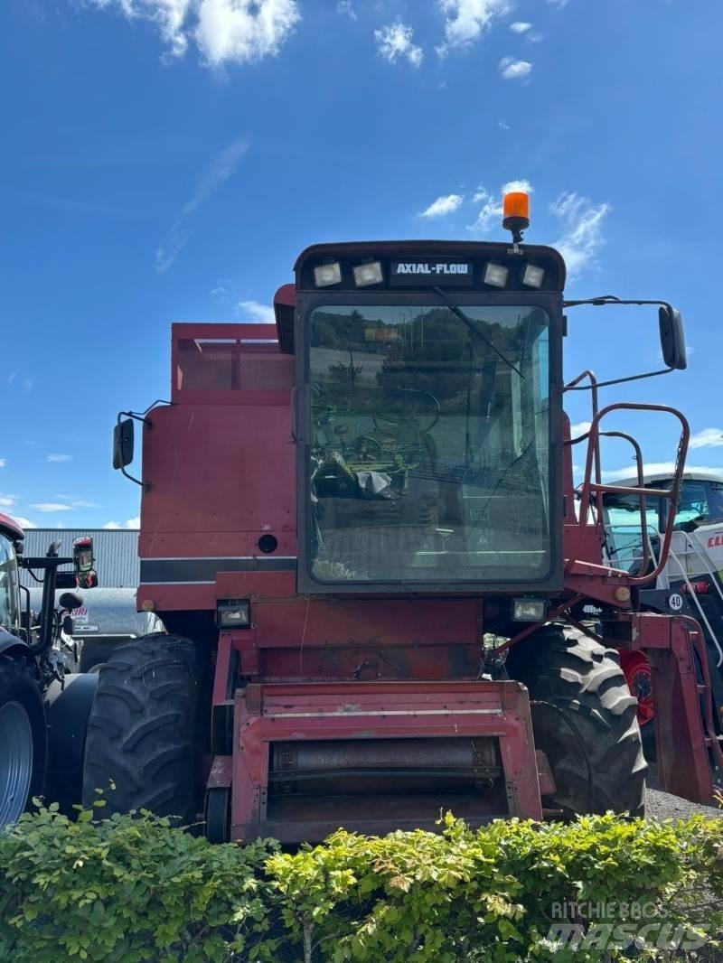 Case IH 1680 Axial Combine harvesters