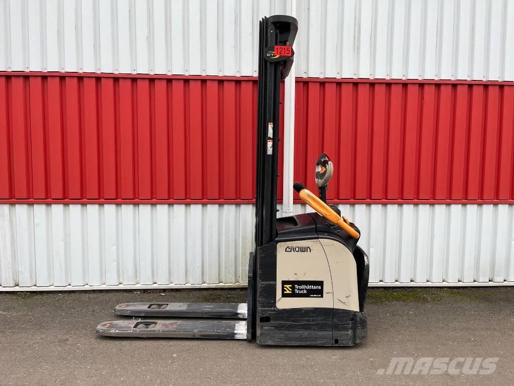 Crown ET 4000-1.2 Pedestrian stacker