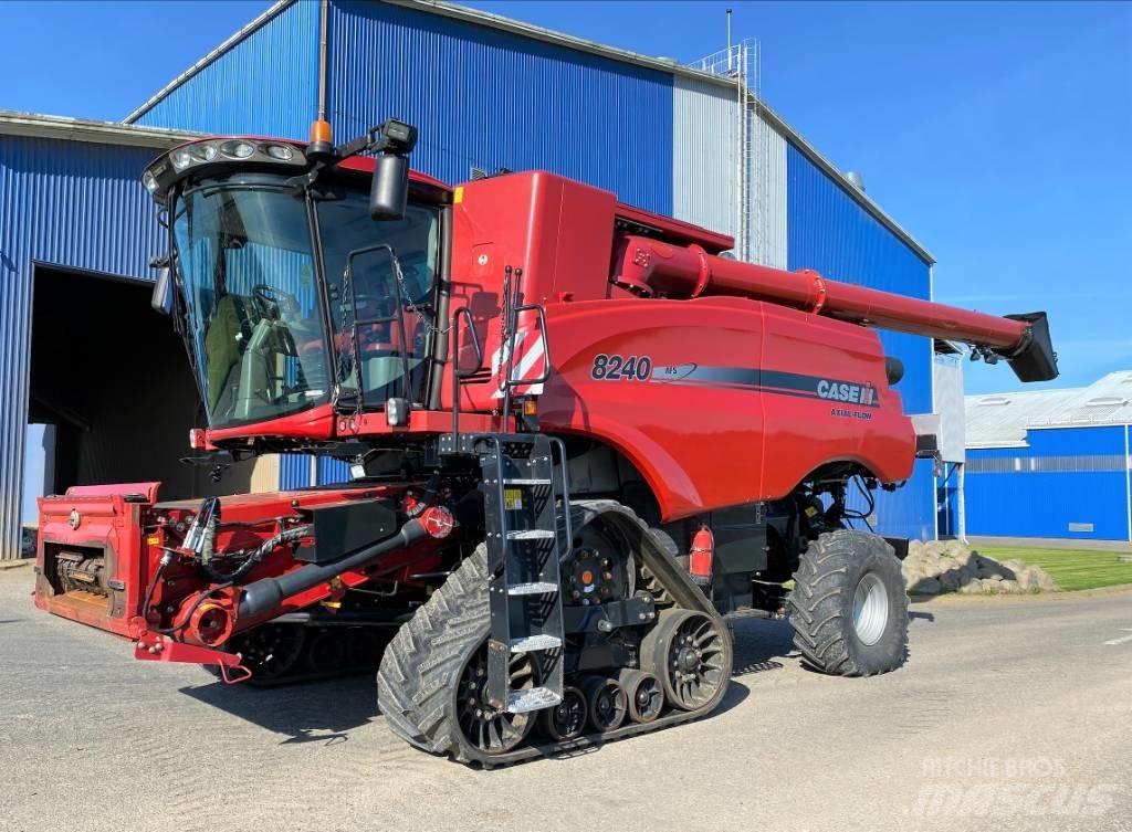 Case IH 8240 Combine harvesters