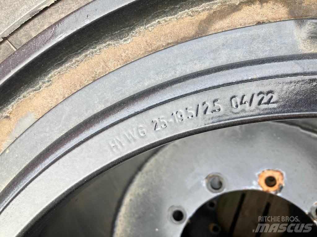 Hilo B02S Tyres, wheels and rims