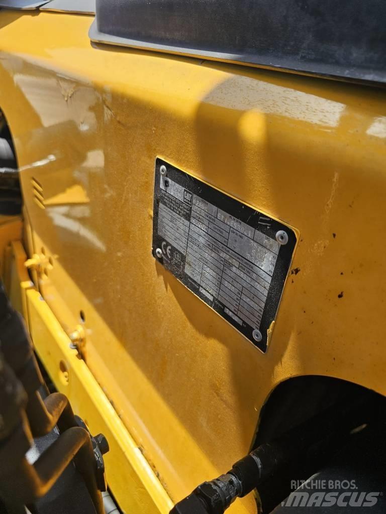 CAT 35 Diesel trucks