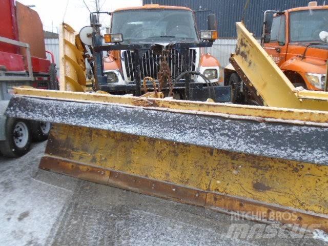 International 7400 Snow blades and plows