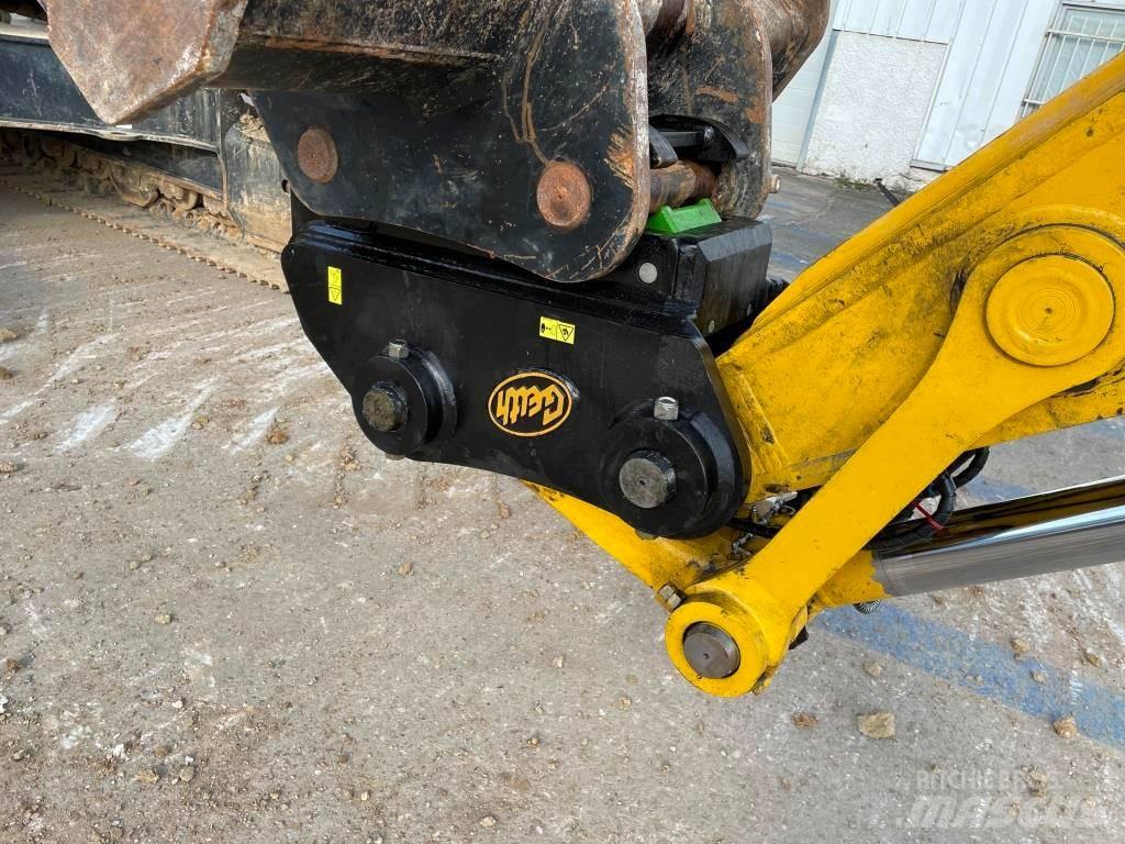 Komatsu PC240LC-11E0 Crawler excavators