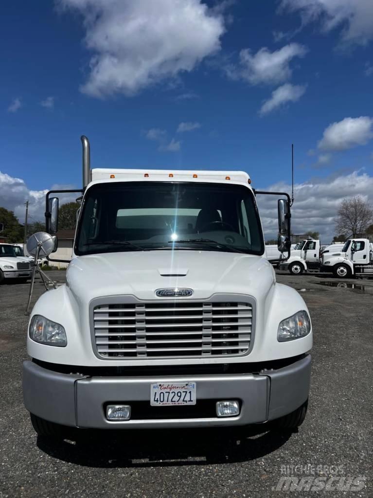 Freightliner M2 106 Beverage delivery trucks