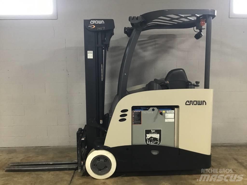 Crown RC5555-40 Self propelled stackers