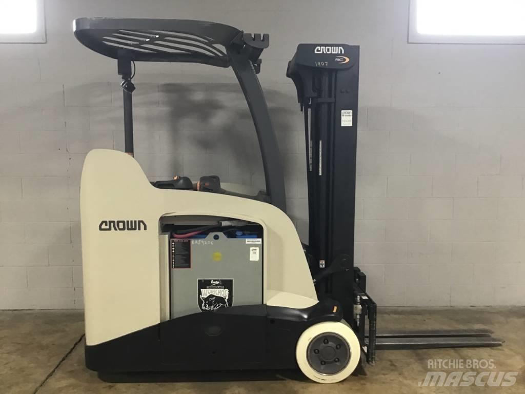 Crown RC5555-40 Self propelled stackers