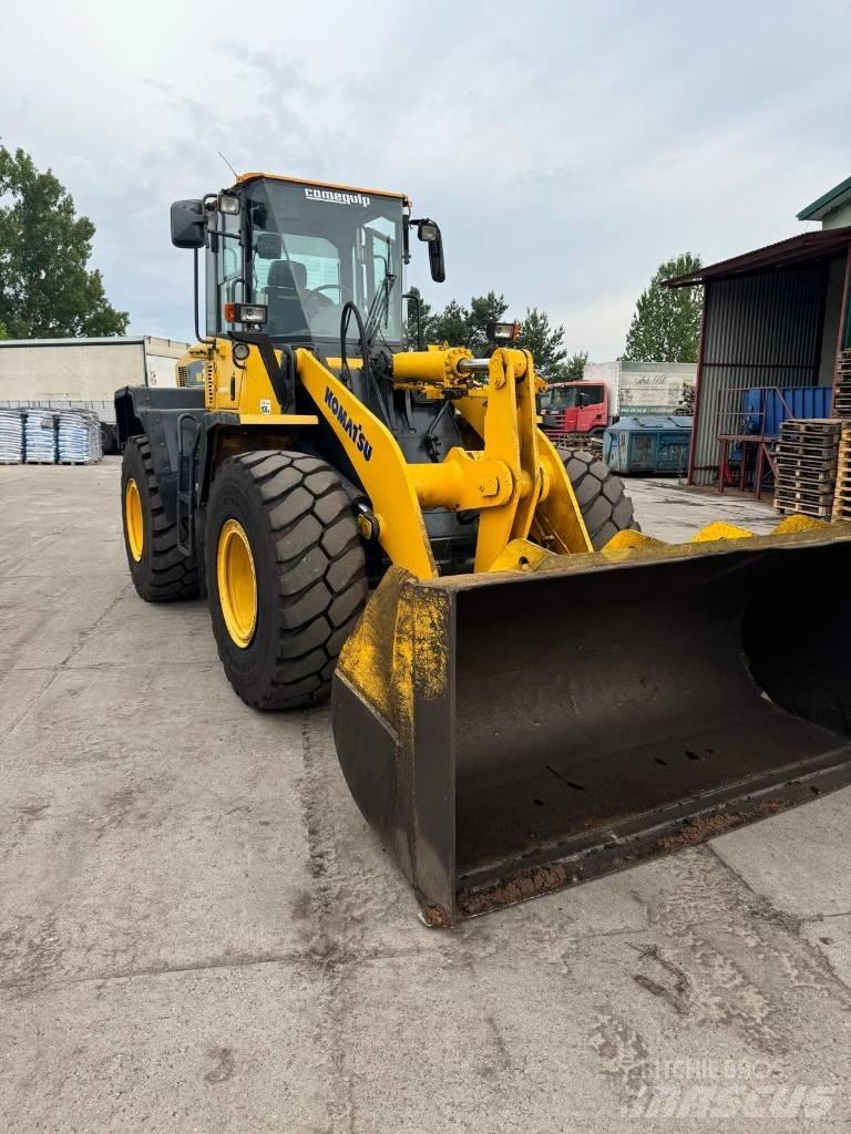 Komatsu WA250 Wheel loaders