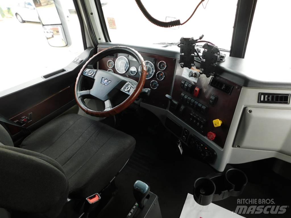 Western Star 5700 XE Tractor Units