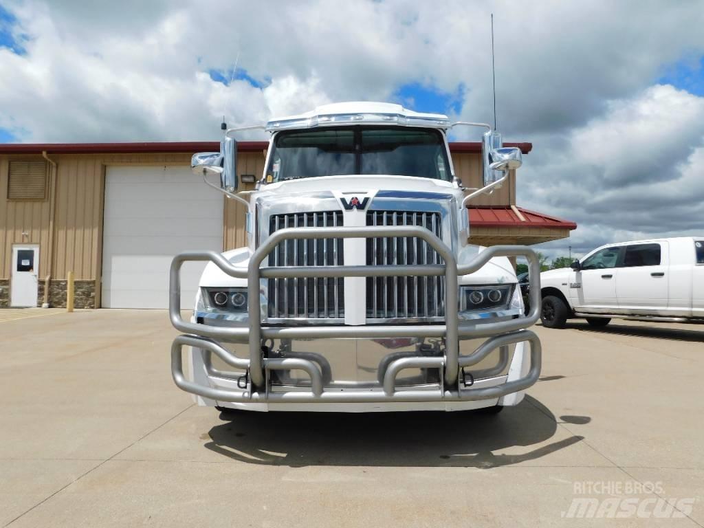 Western Star 5700 XE Tractor Units