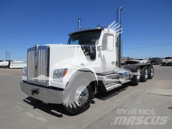 Kenworth W990 Tractor Units