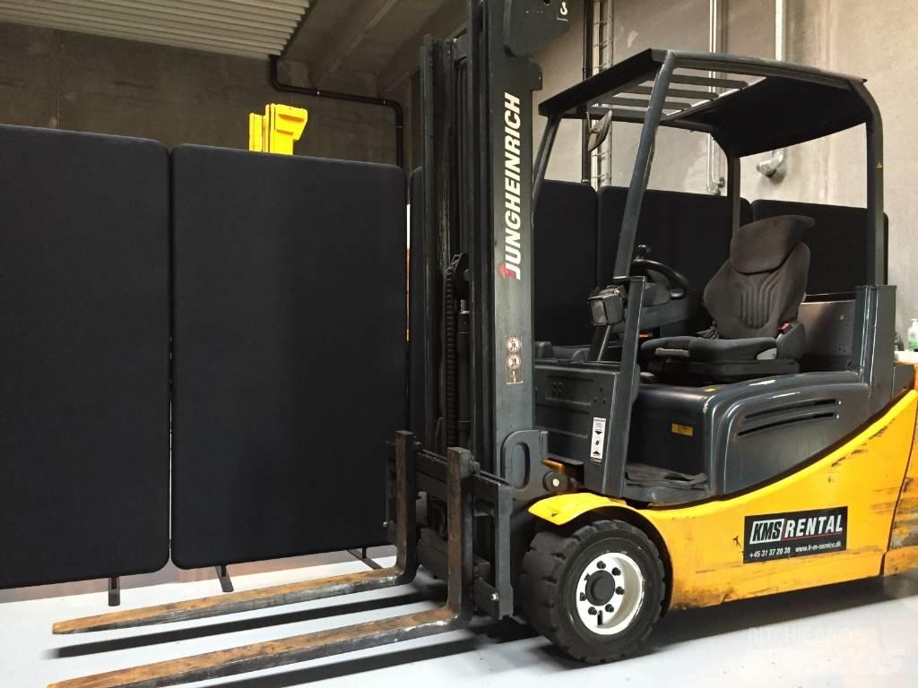 Jungheinrich EFG 220 Electric forklift trucks