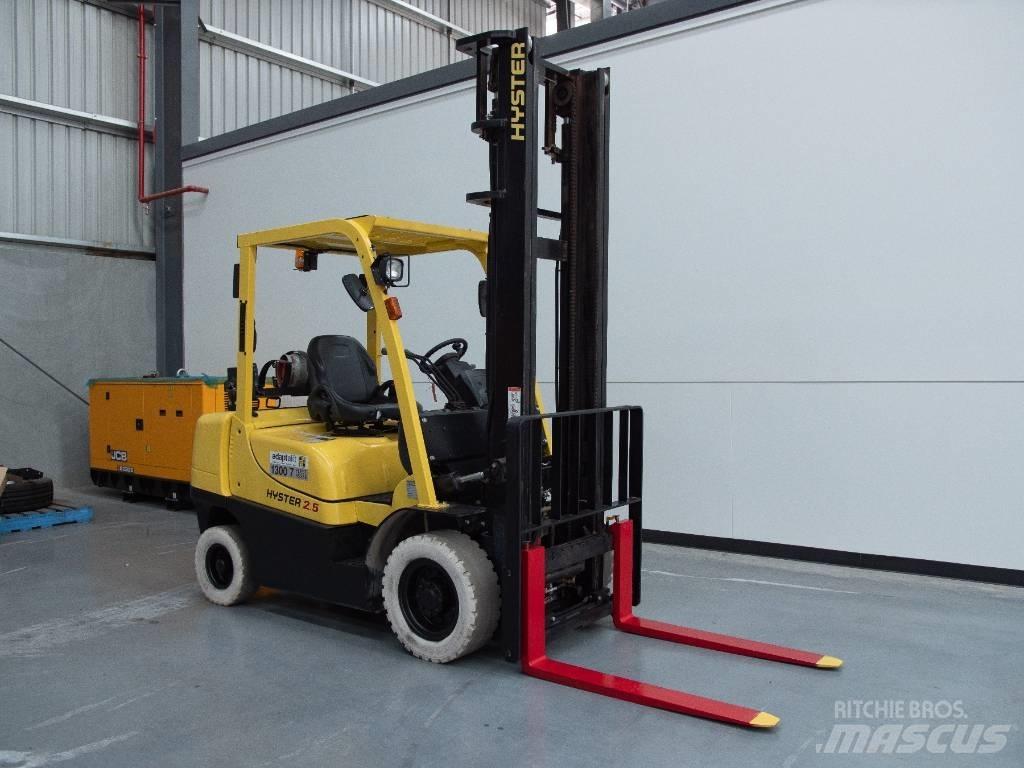 Hyster H2.5XT LPG trucks