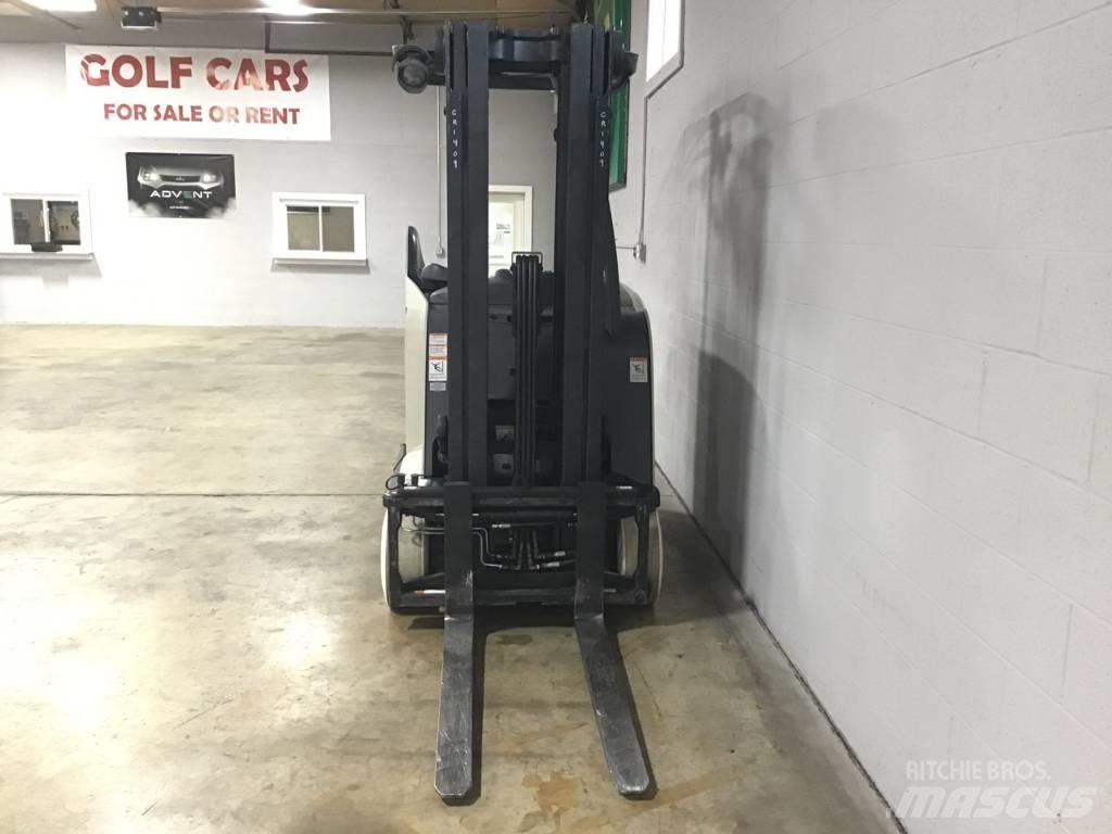 Crown RC5555-40 Self propelled stackers