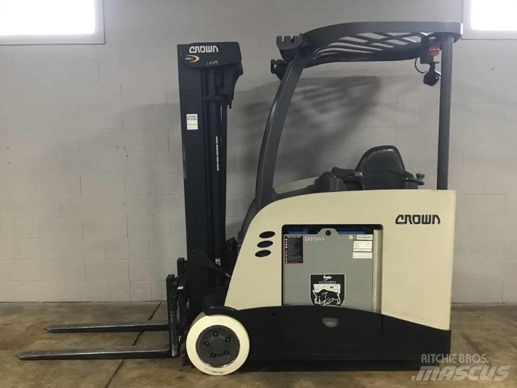 Crown RC5555-40 Self propelled stackers