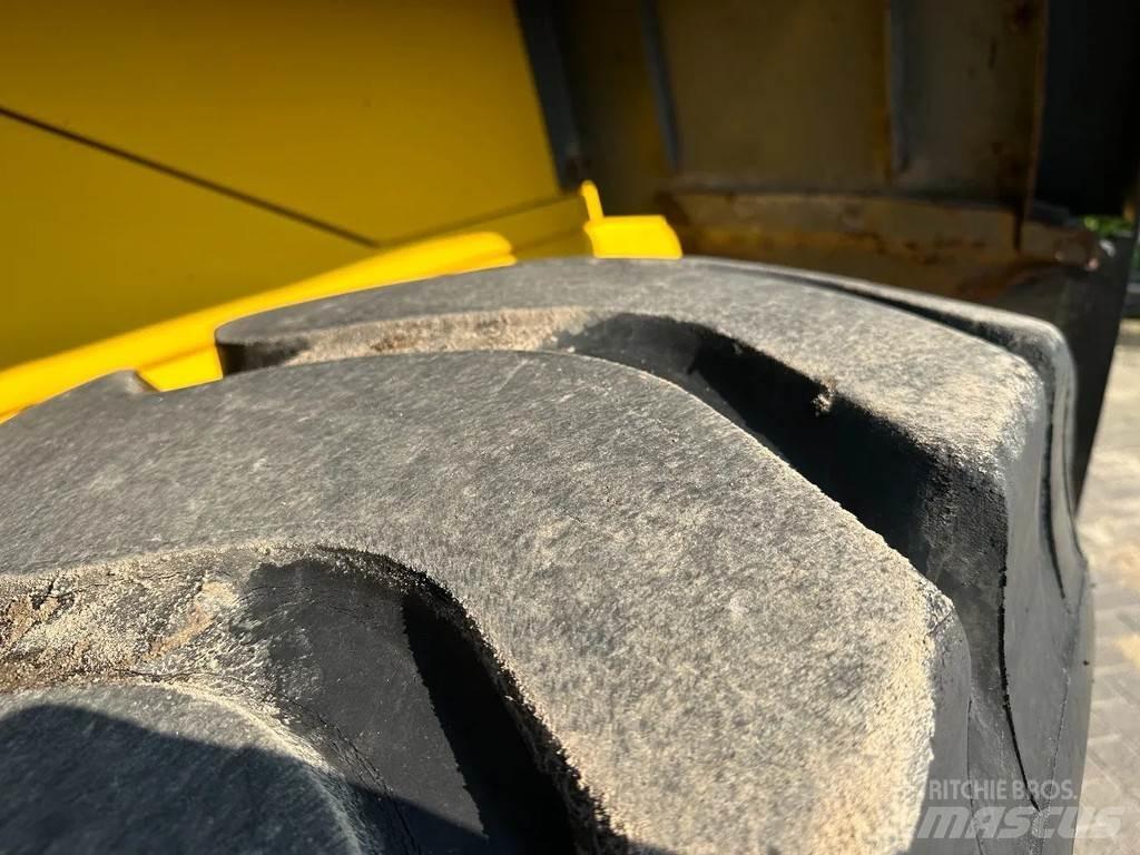 Komatsu WA270-3 Wheel loaders