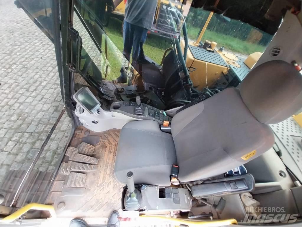 Volvo EC 220 DL Crawler excavators