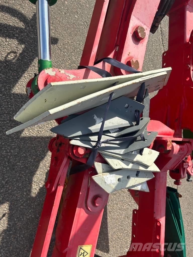 Unia Vario 4S Reversible ploughs