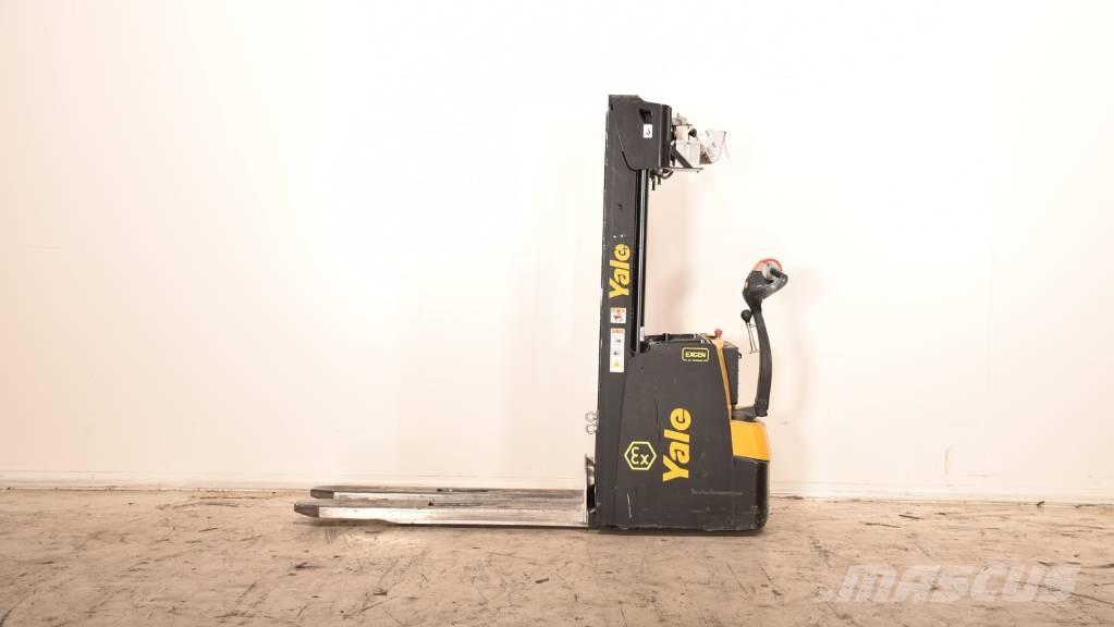 Yale MS20 Pedestrian stacker