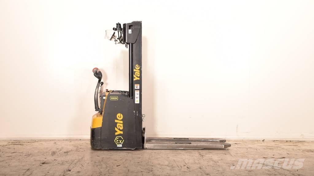 Yale MS20 Pedestrian stacker