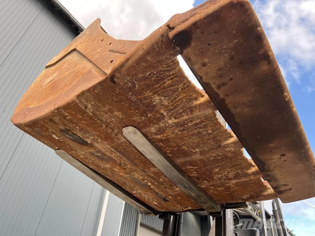 OilQuick OQ80 Buckets