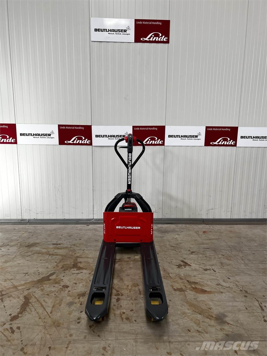 Linde MT12 Pedestrian stacker