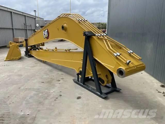 CAT 323 NG 18m Set Backhoes