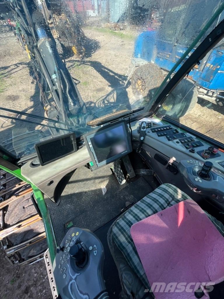 John Deere 1070 D Harvesters