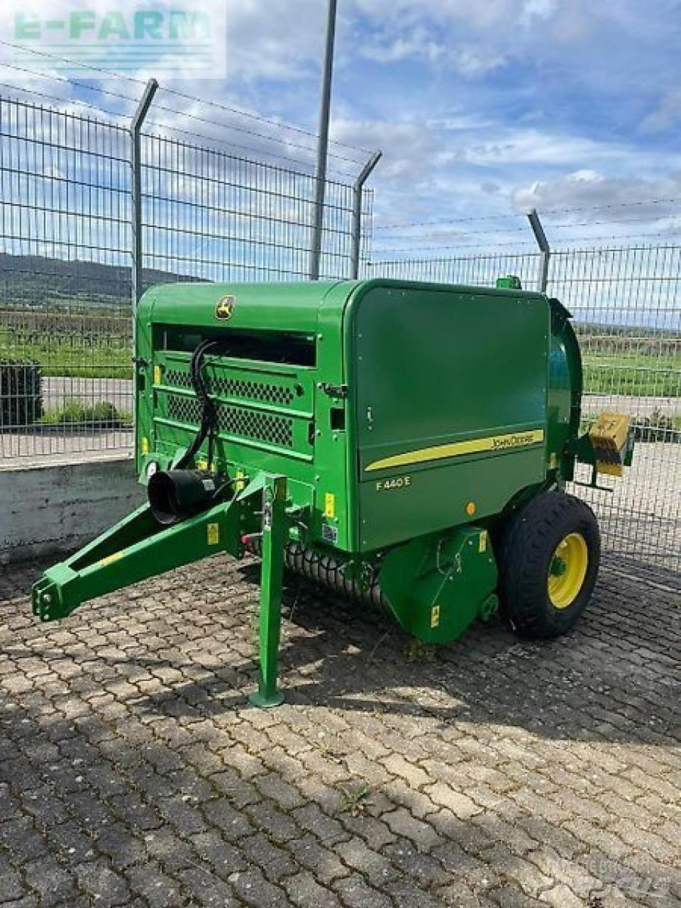 John Deere f440e Square balers