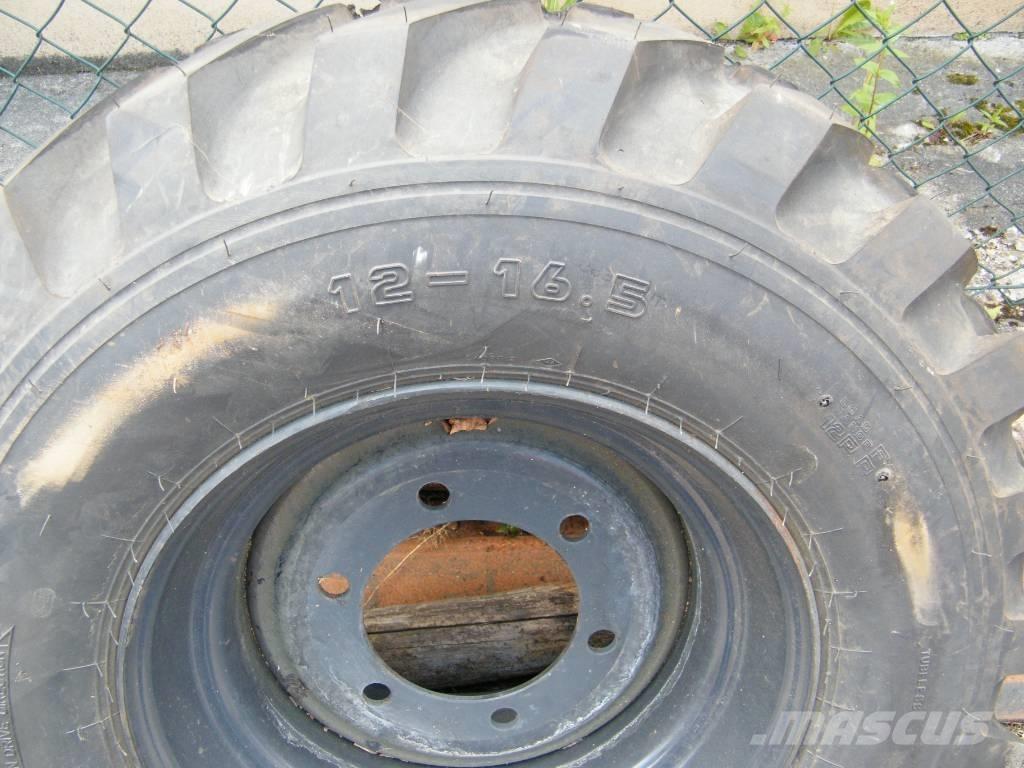 Kumho 12-16,5 Tyres, wheels and rims