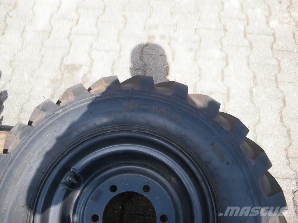 Kumho 12-16,5 Tyres, wheels and rims