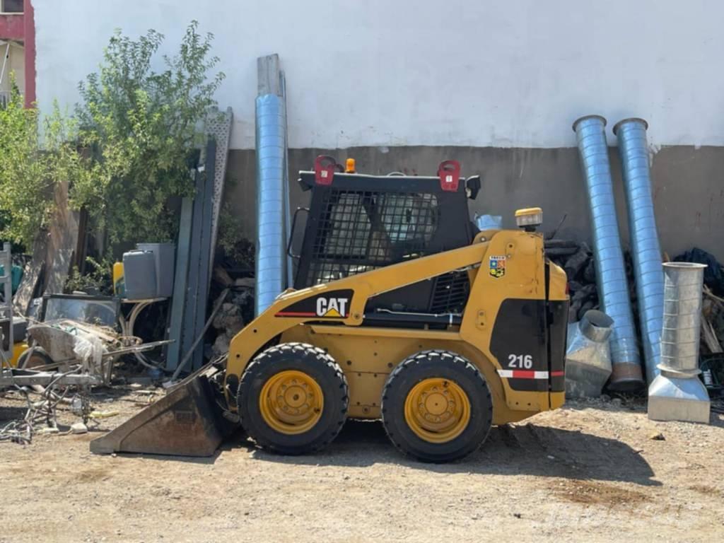 CAT 216 Skid steer loaders