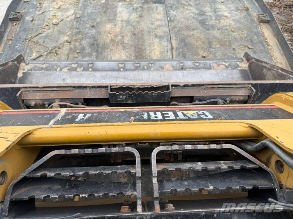 CAT 216 Skid steer loaders