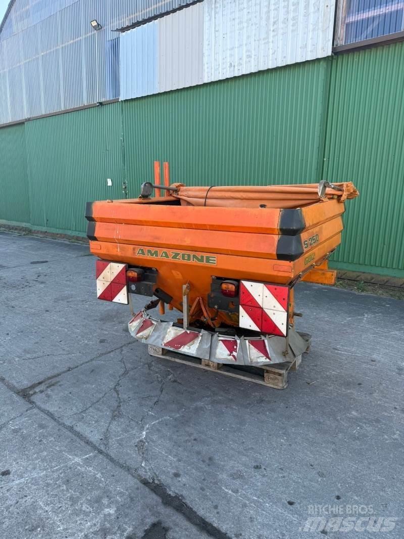 Amazone ZA XS Sand and salt spreaders