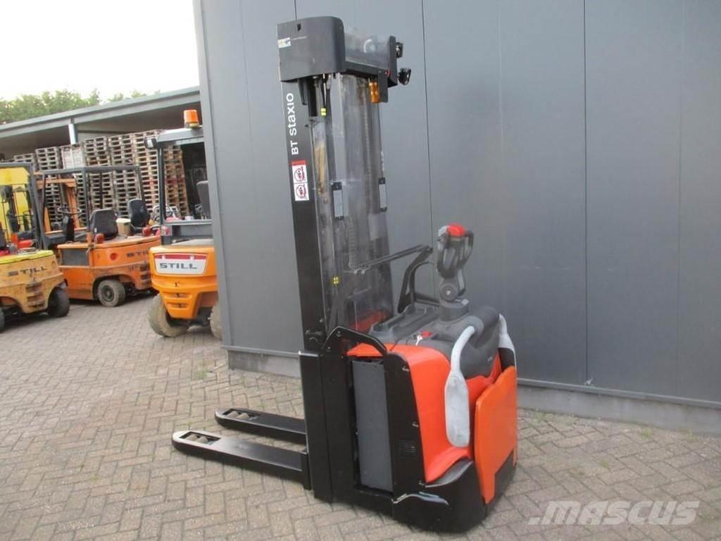 BT SPE 140L Pedestrian stacker