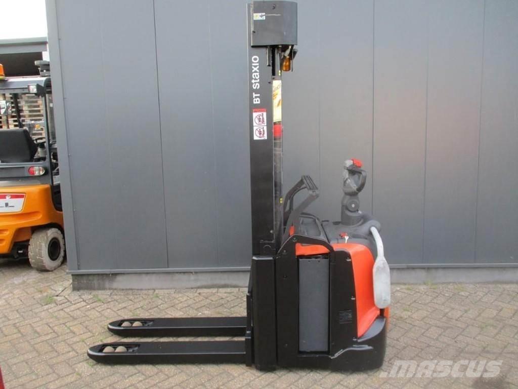 BT SPE 140L Pedestrian stacker