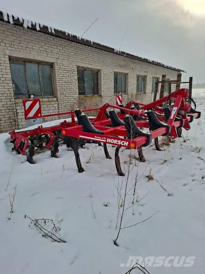 Horsch Terrano 4 FX Chisel ploughs