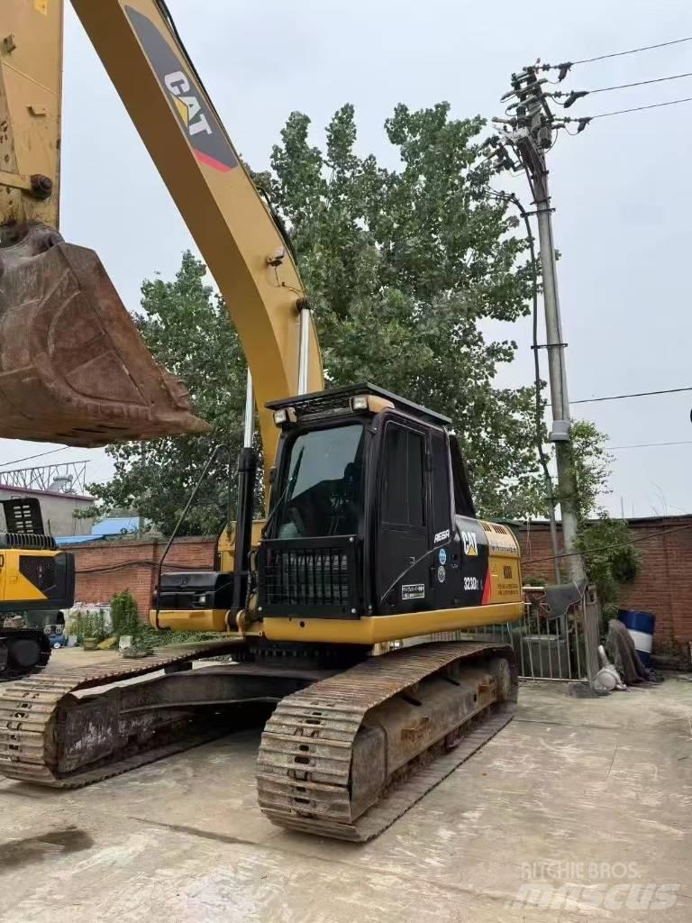 CAT 323D Crawler excavators