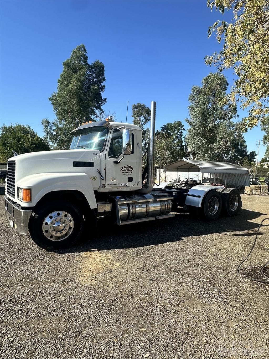 Mack CHU 613 Tractor Units